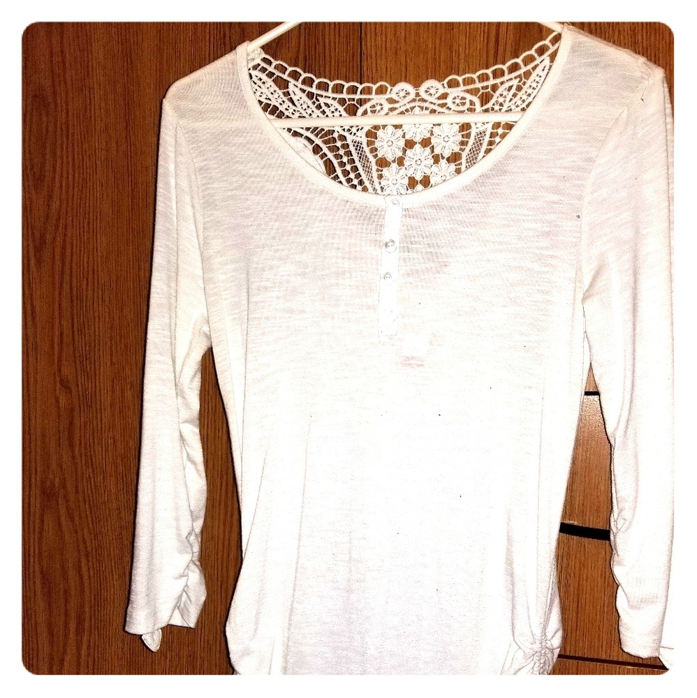 Womans medium ivory 3/4 sleeve blouse